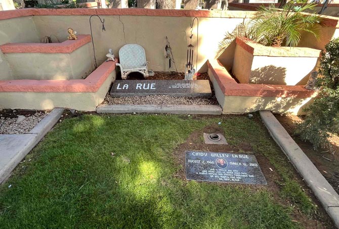 We removed calcium deposits and painted the inscriptions to restore this headstone and memorial stone.